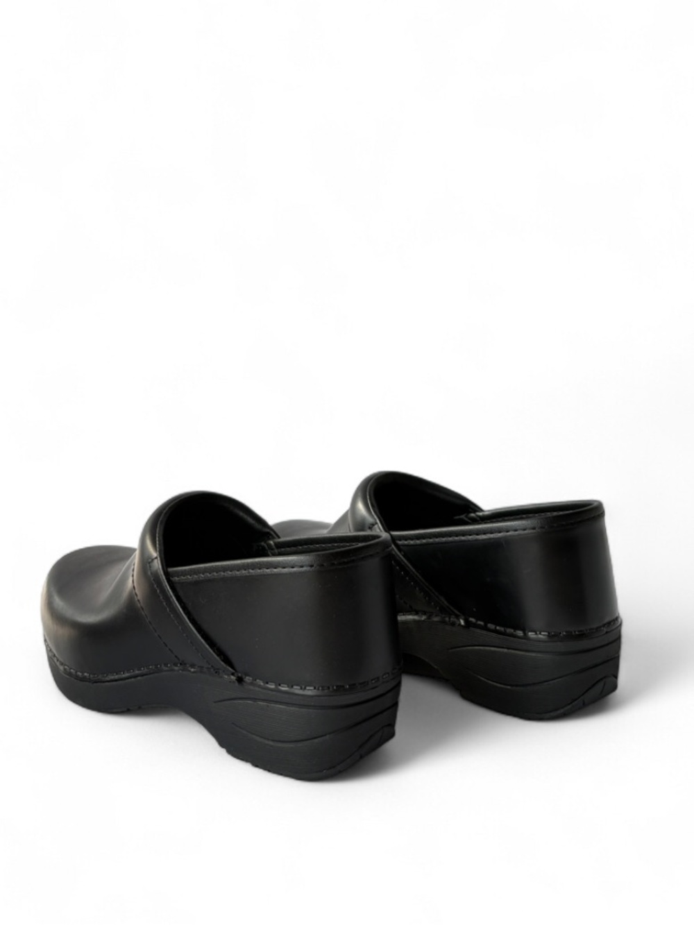 Dansko XP 2.0 Black LeatherWaterproof Pull Up Clog - Picture 4 of 8